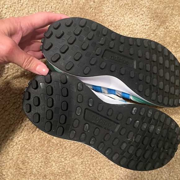 Adidas 8 1/2 tennis shoe - Picture 5 of 5